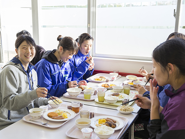 Breakfast at a Student Cafeteria for Just 100 Yen — Hakuoh University