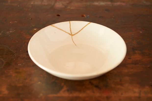 Kintsugi with a Manga Artist and Lacquer Craftsman