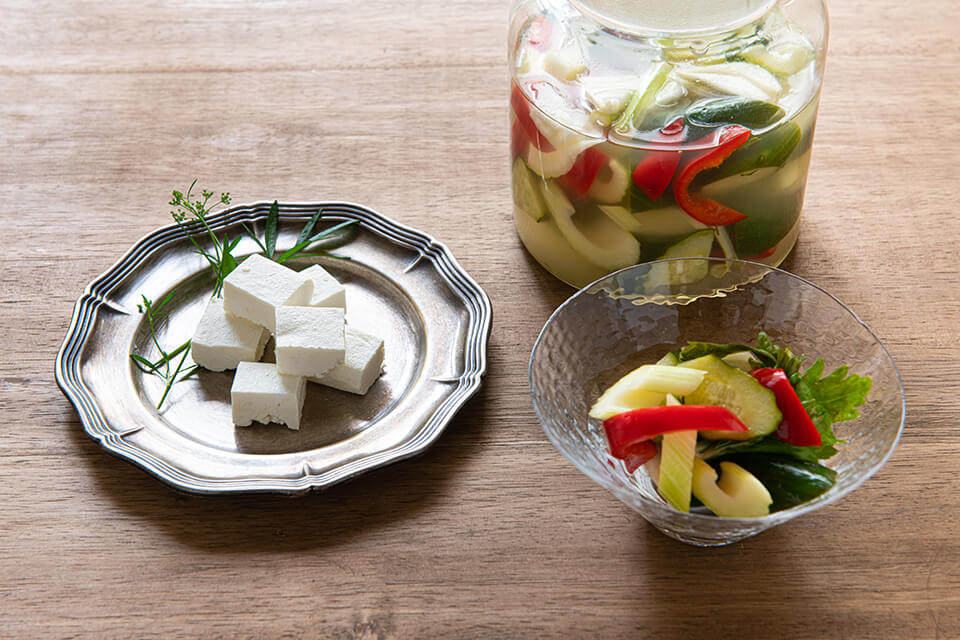 Ishizawa Kiyomi’s Technique for Using Strained Yogurt to make Indian Paneer Cheese and Whey Pickles.